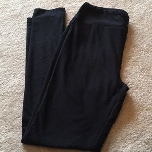 Lularoe OS black leggings with small hole